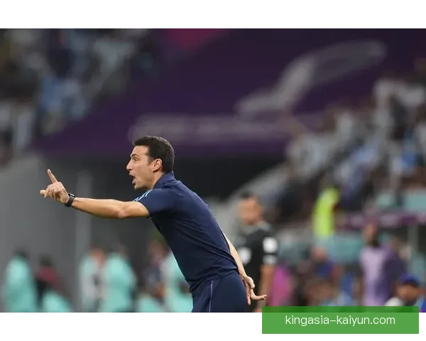 斯卡洛尼执教风格深入分析，展现战术灵活性与团队协作能力